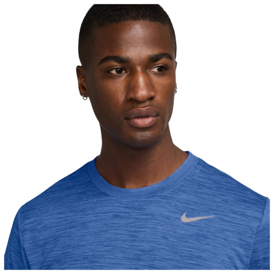 Nike Ανδρική κοντομάνικη μπλούζα Dri-FIT Legend Nike Ανδρική κοντομάνικη μπλούζα Dri-FIT Legend